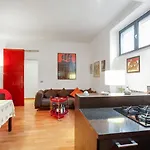 *Movies & Books* Stylish House With Jacuzzi